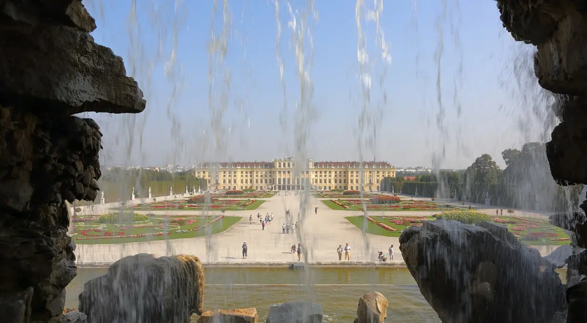 The garden side of Schönbrunn Palace seen through the Neptune Fountain